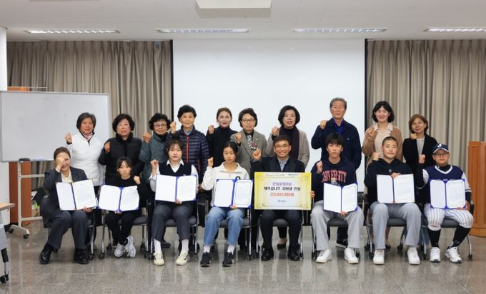 과천시 문원동 체육회, 지역 체육 꿈나무 지원으로 희망의 불씨 지핀다