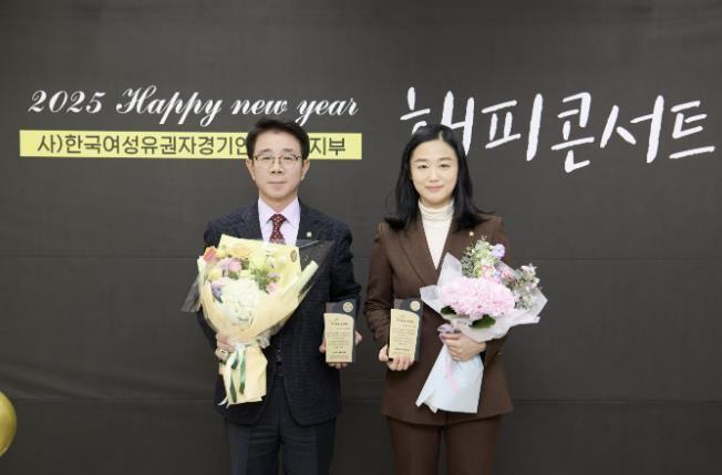 왼쪽부터 김윤선, 기주옥 의원